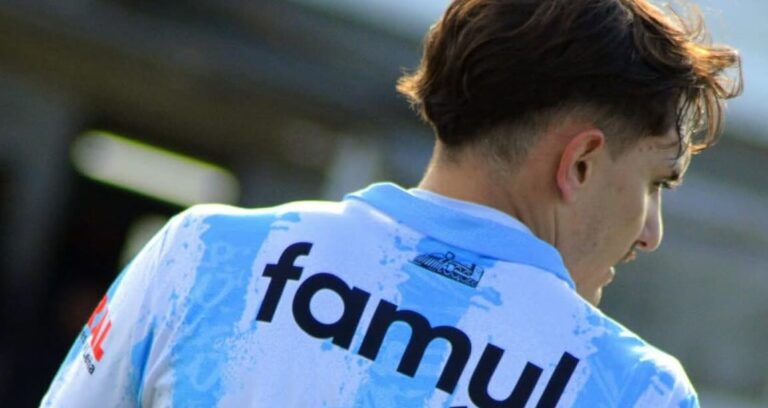 Festejo de Ferro ante Atlético Hinojo en el comienzo de la fecha de Primera