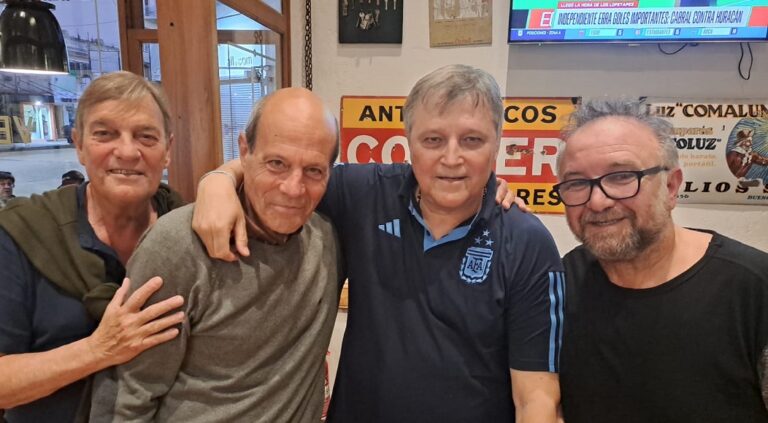 Daniel Bertoni de paso por Olavarría: mandó un saludo a través de «Emblema»