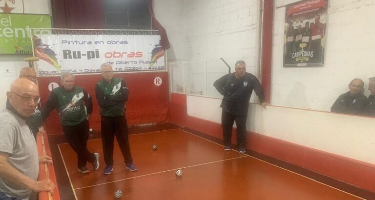 Prosecución del Oficial de Bochas por Parejas tanto en Caballeros como en Damas