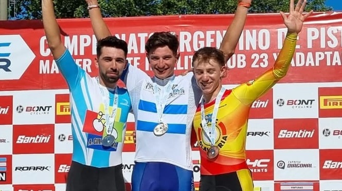 Ciclistas de la Federación Olavarría Centro en el Argentino de Ciclismo Pista en Mar del Plata