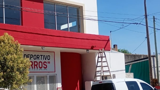 El Club Álvaro Barros inaugura un nuevo salón de eventos