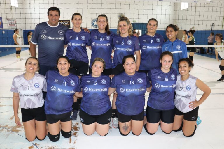 Racing Azul  campeón del año en Maxi Voley Damas en la suma de puntos