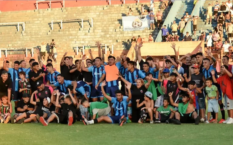 Colón de Chivilcoy o Atlético Escobar futuros rivales de Racing o Ferro de Pico