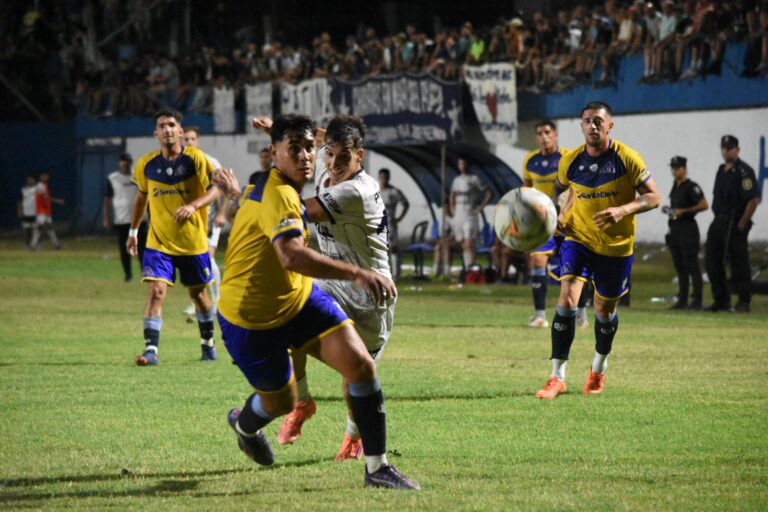 Racing no sin sufrir y por  la definición en los penales es finalista
