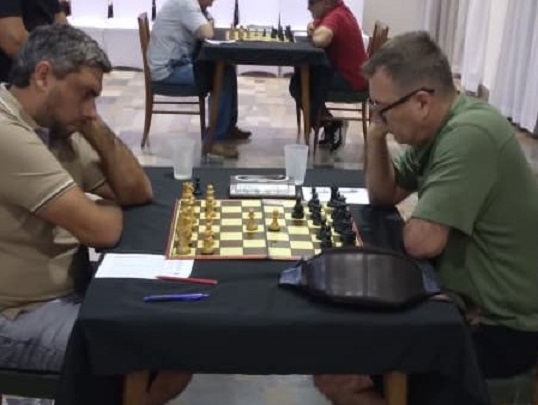 Horacio Pereyra logró su primer triunfo ante Claudio Cánovas por el Absoluto de ajedrez