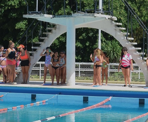 Estudiantes realizará el Muestreo Final de Natación del Club de Niños