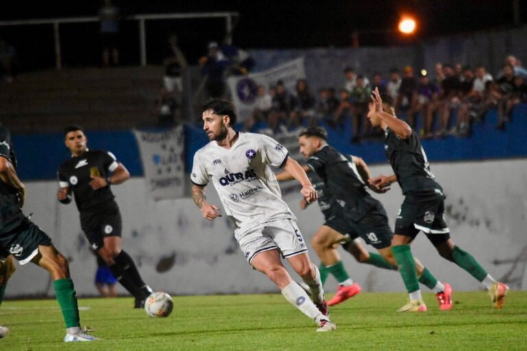 Empate de Racing con sabor a triunfo ante Ferro en la ida