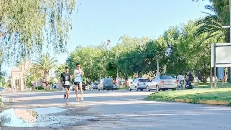 Pedestrismo en Bolívar con olavarrienses en la  línea de partida