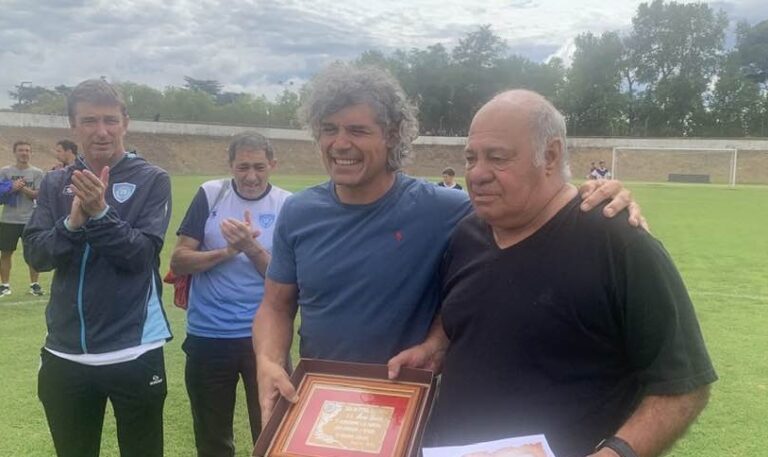 Emotiva ceremonia en reconocimiento a Mario Buceta
