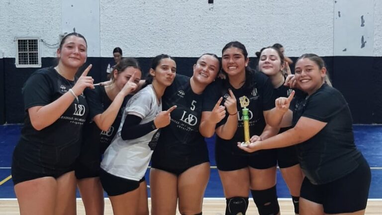 Estudiantes grito campeón en el Inicio de las Promocionales de voley