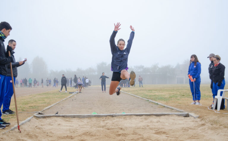 Torneo de atletismo en la Pista Municipal