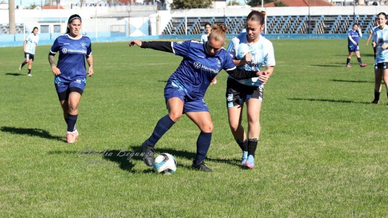 Colonias y Cerros  se mantiene en la cima del Fútbol Femenino de Primera
