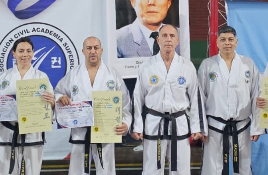 Una delegación de la Academia de Taekwon-do Olavarría se capacitó en Asunción