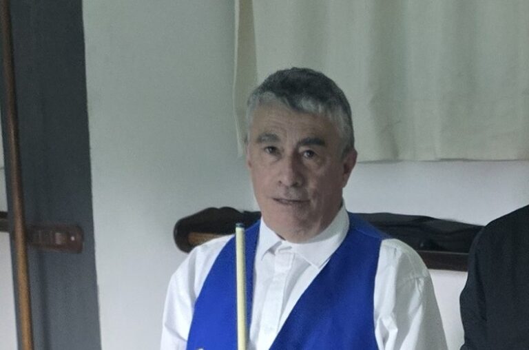 Plena disputa de los Regionales de billar cinco quillas