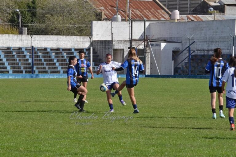 Colonias y Cerros y Ciudad lideran las posiciones del Fútbol Femenino de Primera
