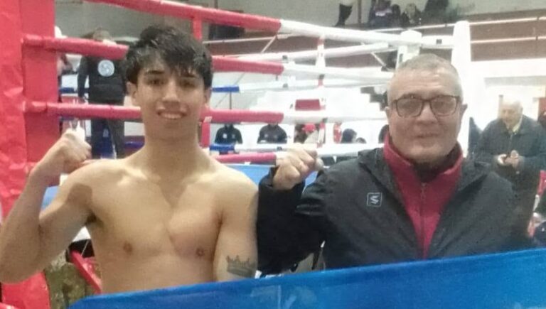 Exitosa presentación de Tomas Coca en el Torneo de Box “KO a las drogas” en Isidro Casanova