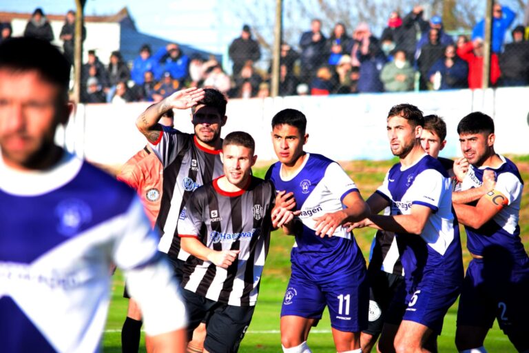 Estudiantes por partida doble: le ganó  y quitó el invicto a El Fortín