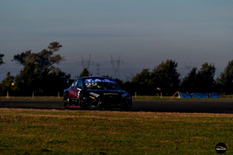 Andrés de Vega hizo podio en la Copa Master del Top Race