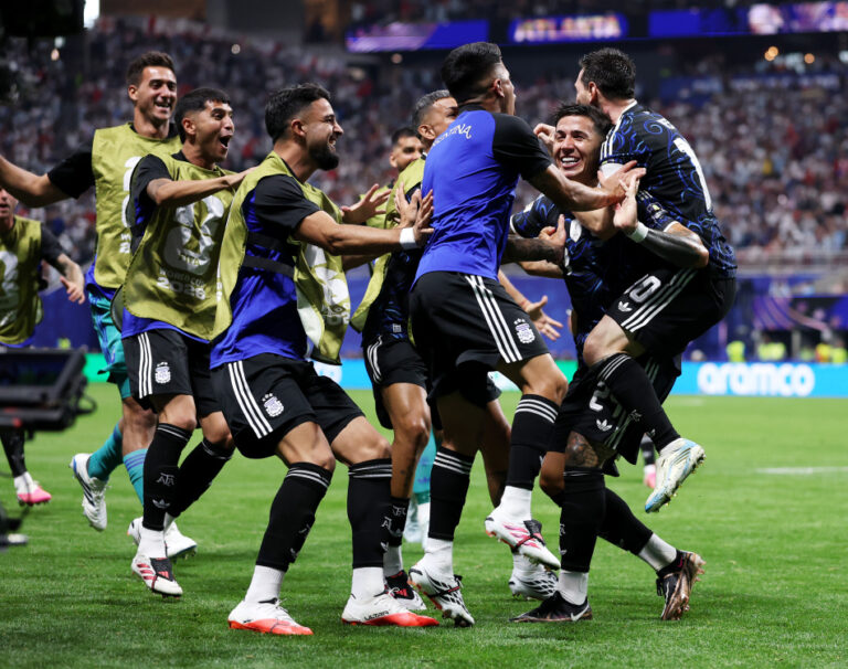 «Emblema» Modo Mundial: ¡Argentina, para la historia! Se lo dio vuelta a Inglaterra y jugará la final con España