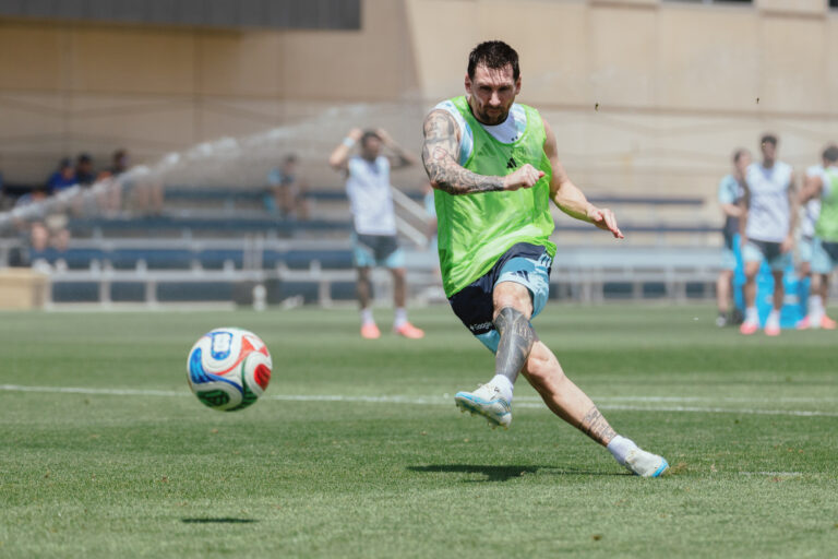 «Emblema» Modo Mundial: Probable de Argentina para el viernes