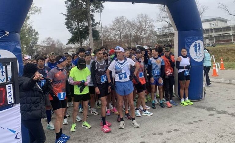 Francisco Marchiani y  Antonella Albo los ganadores de los 10 km. de Racing