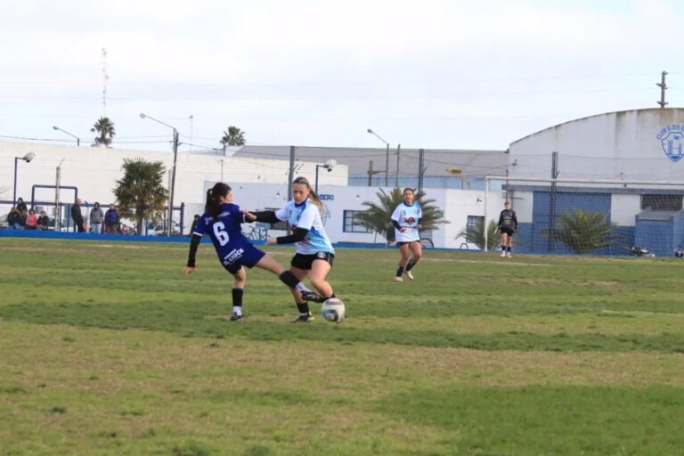 Triunfos de Municipales y Racing en el comienzo del Fútbol Femenino de Primera