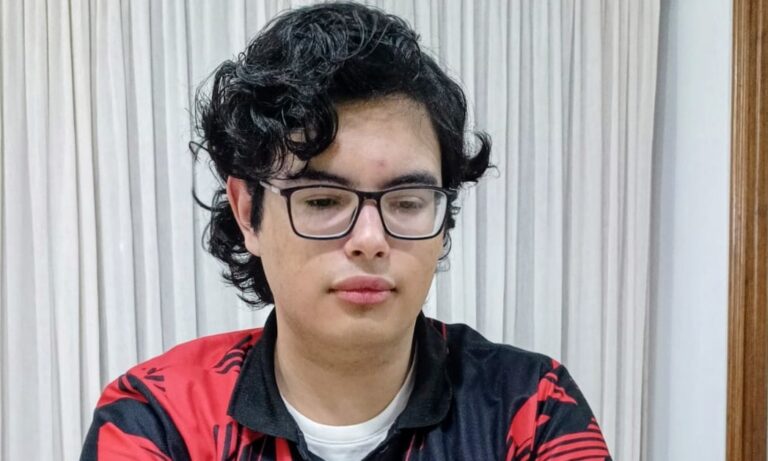 Augusto Araña y una excelente labor en un torneo interfacultades de ajedrez