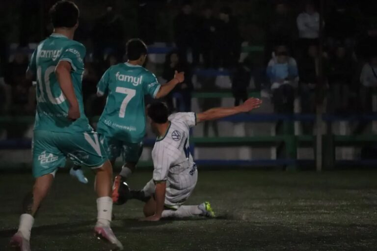 Embajadores y Ferro Carril Sud igualaron en cero