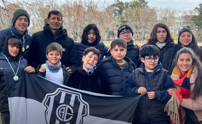 El canotaje albinegro  presente en la primera fecha de la Regata de velocidad en Tandil.