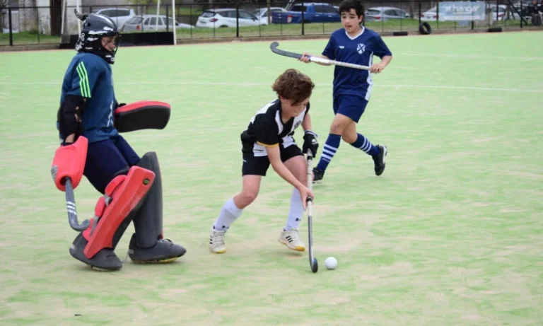 Gran triunfo de Estudiantes ante  Remo de Azul en hockey