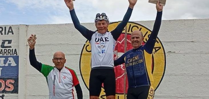 Charo Posse, Jorge Olmedo y Emilio Spinella. ciclistas ganadores en Azul